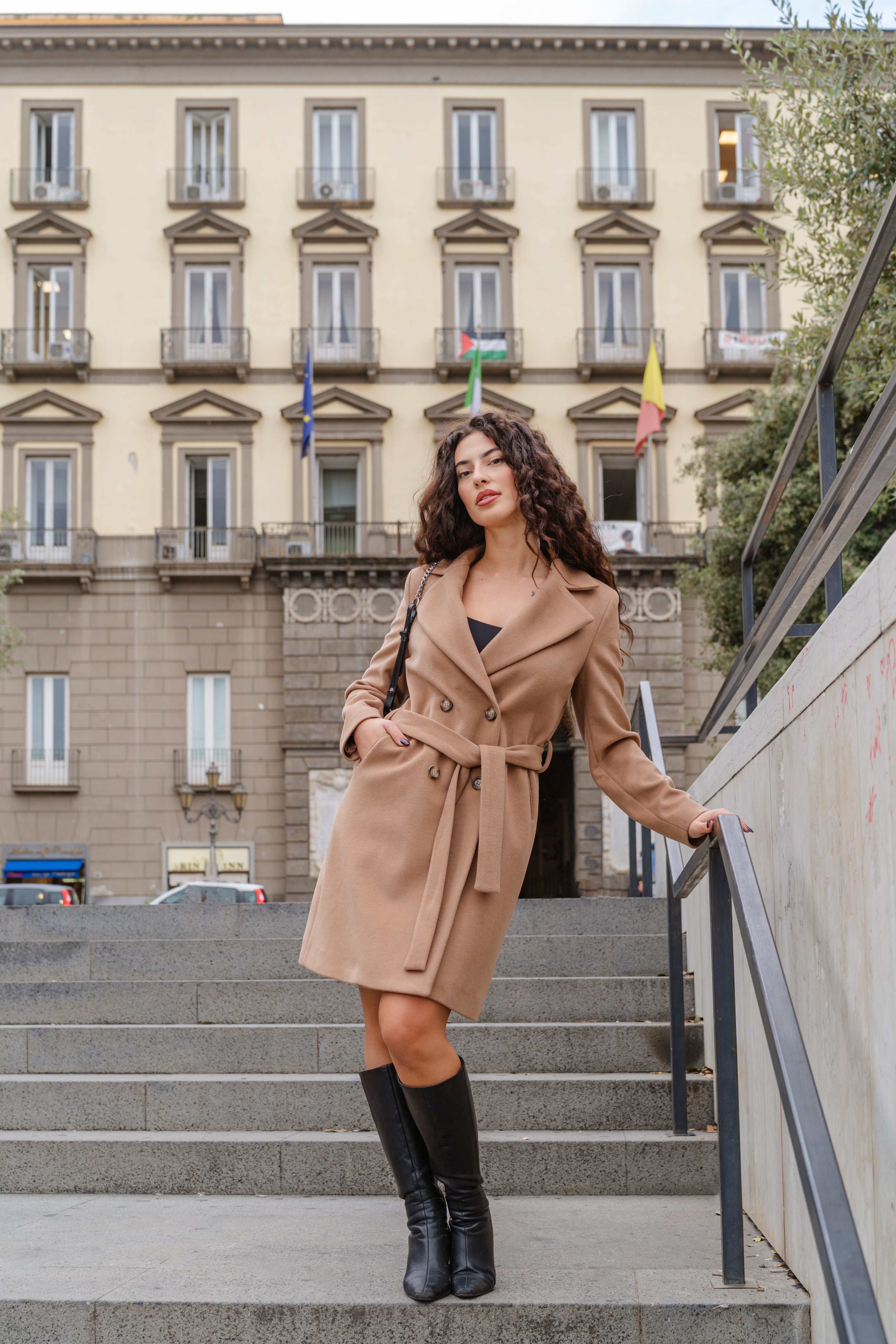 CAPPOTTO A DOPPIO PETTO CON CINTURA