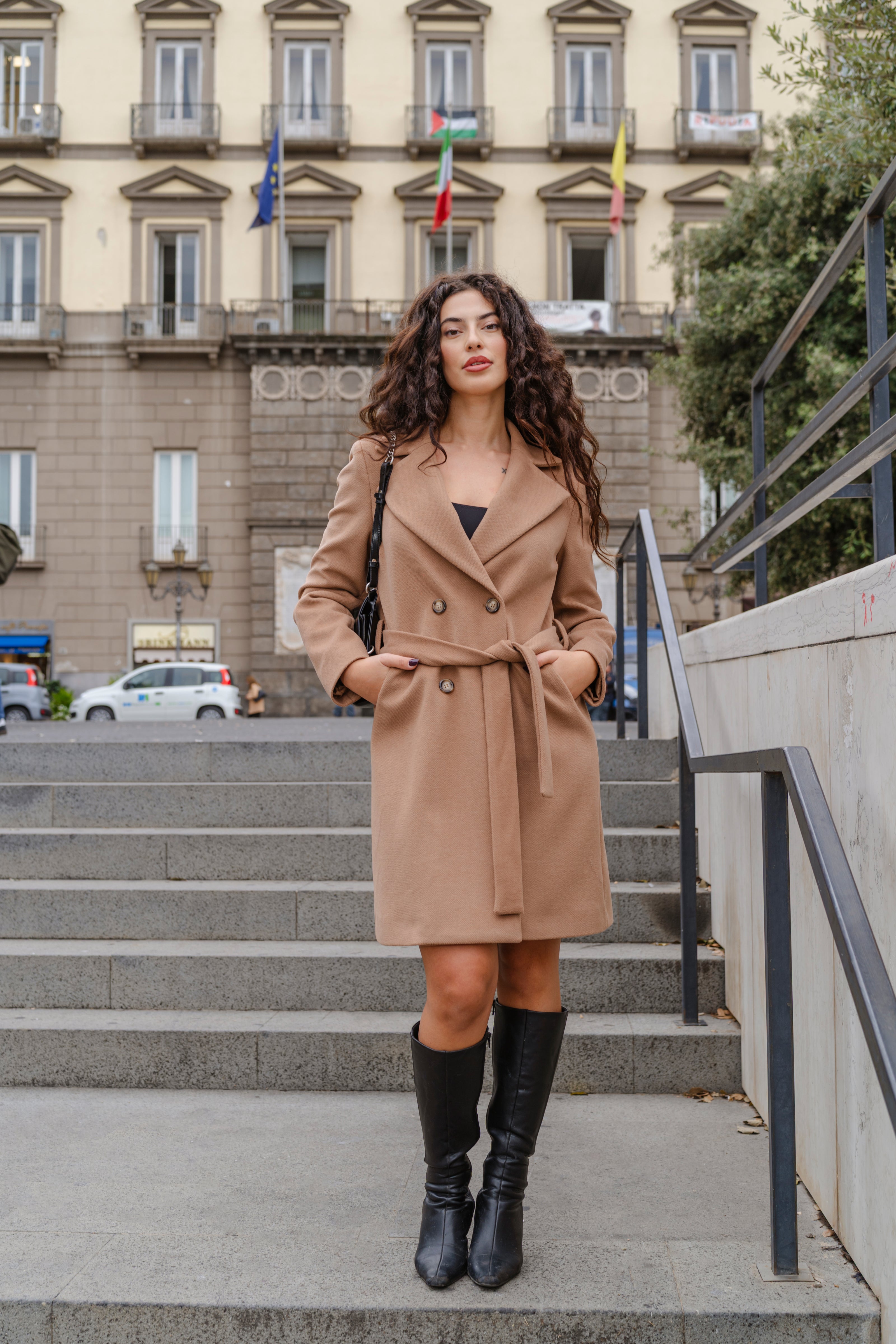 CAPPOTTO A DOPPIO PETTO CON CINTURA