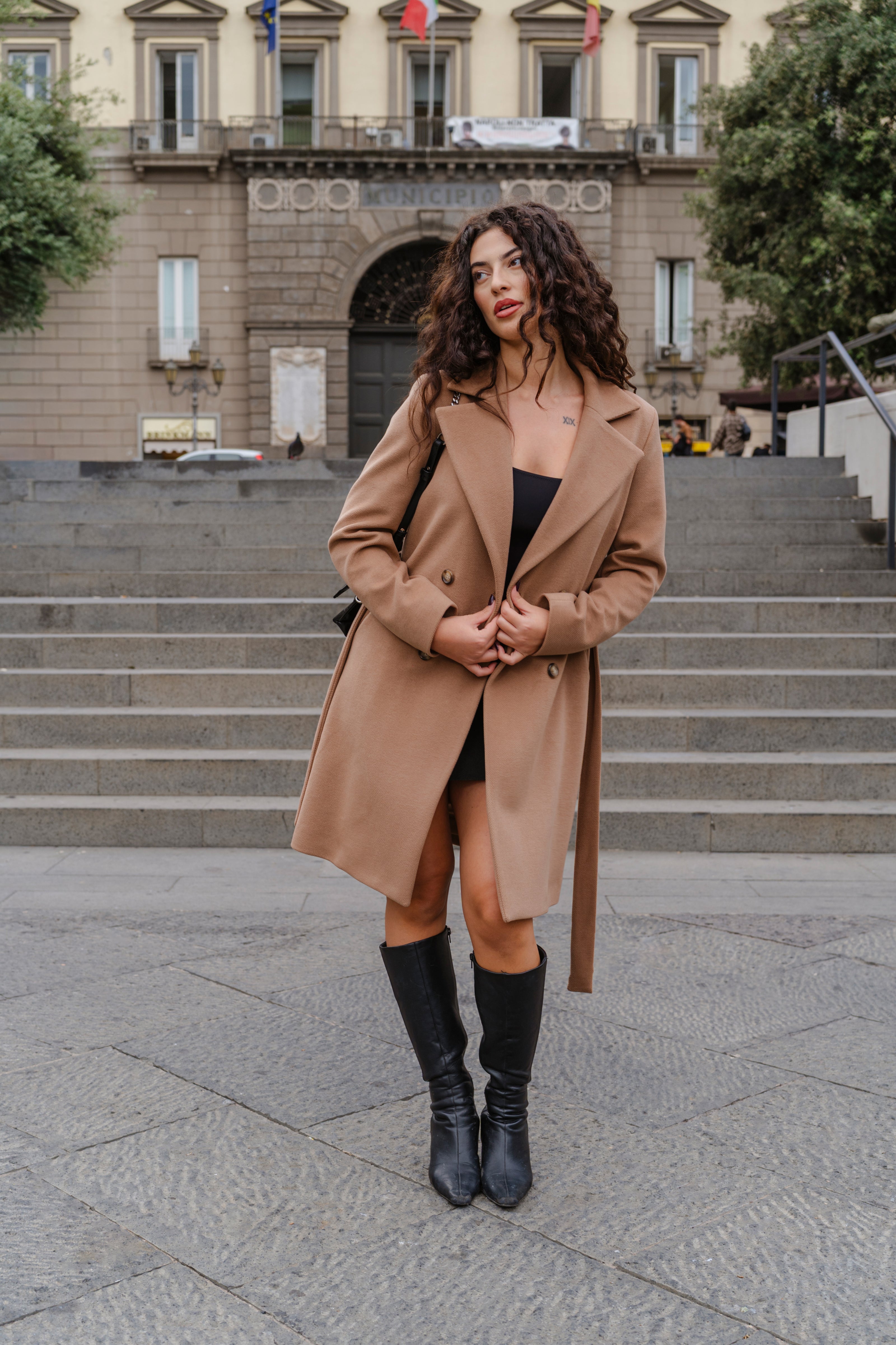 CAPPOTTO A DOPPIO PETTO CON CINTURA